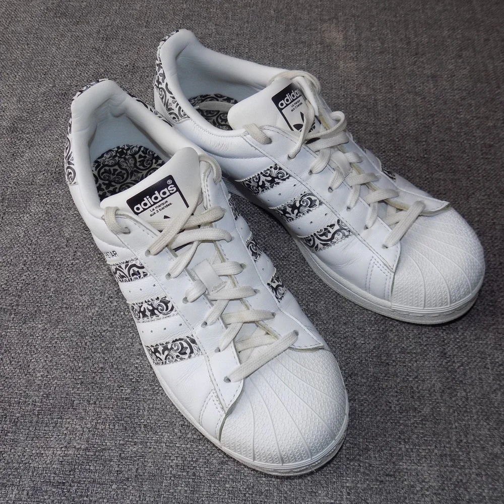 Adidas Superstar Sneakers Womens 9 White Good Baroque Paisley Print CP9628